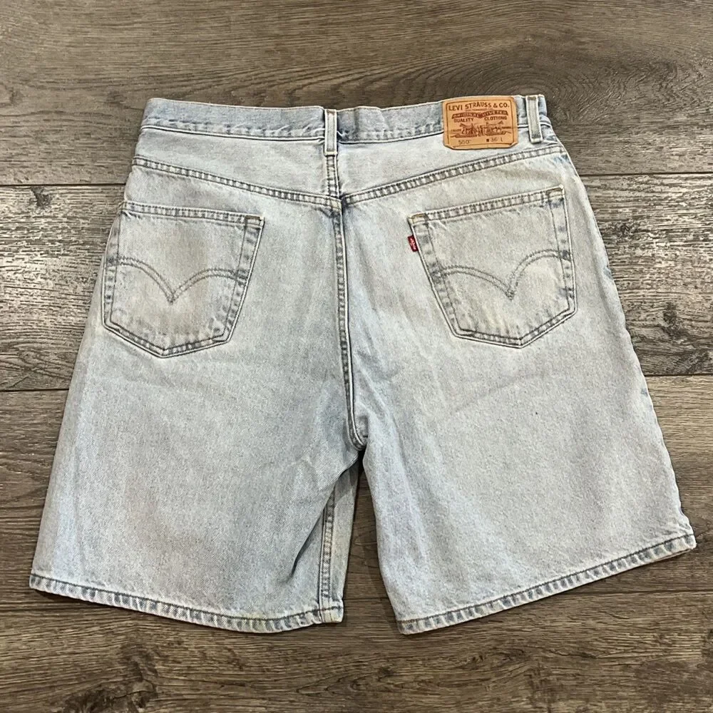 Vintage Y2K 2004 Levi’s 550 Relaxed Fit  Light Wash Blue Jean Shorts Jorts - 36